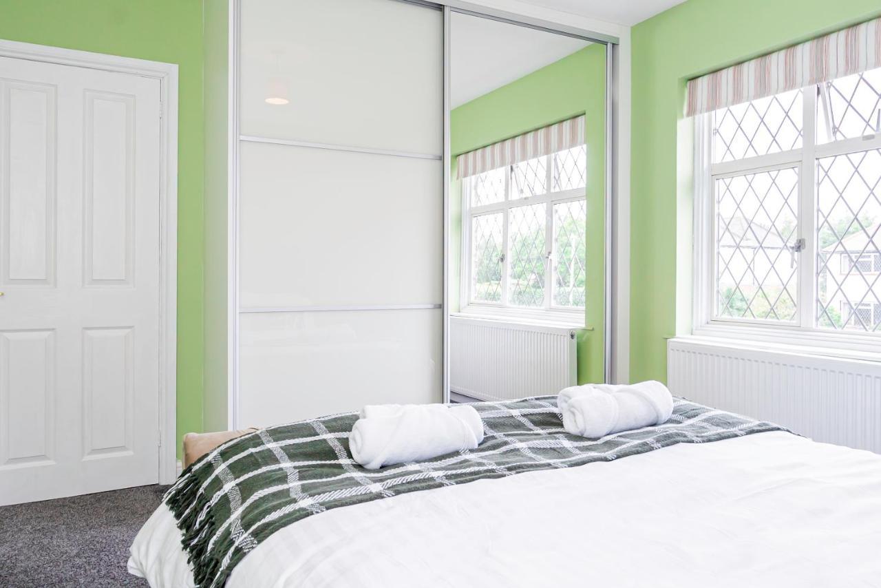 Stunning Place, Close To Windsor & Heathrow & Private Parking Бернем Экстерьер фото