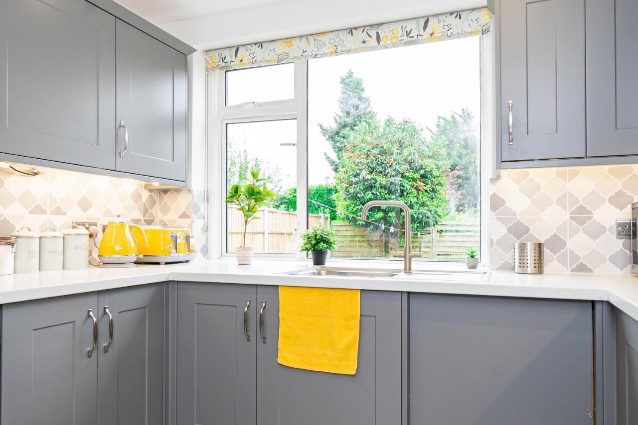 Stunning Place, Close To Windsor & Heathrow & Private Parking Бернем Экстерьер фото