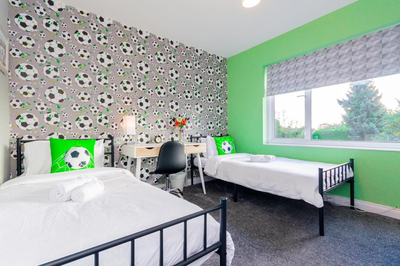 Stunning Place, Close To Windsor & Heathrow & Private Parking Бернем Экстерьер фото